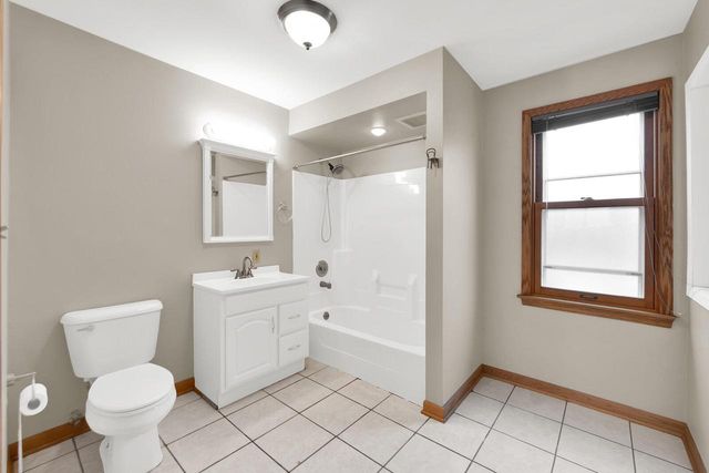 1712 E Saveland AVENUE, Milwaukee, WI 53207