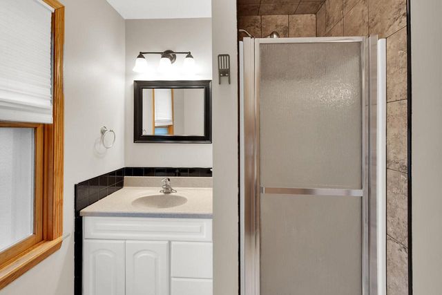 1712 E Saveland AVENUE, Milwaukee, WI 53207