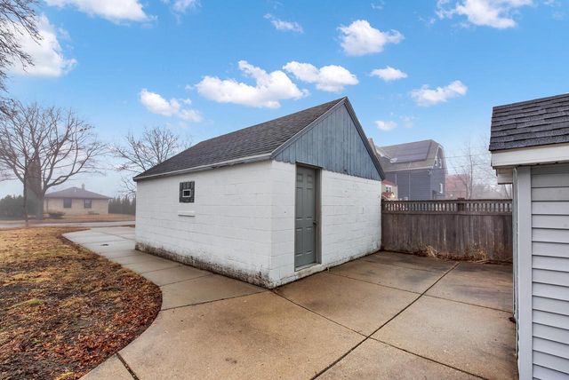 1712 E Saveland AVENUE, Milwaukee, WI 53207