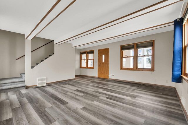 1712 E Saveland AVENUE, Milwaukee, WI 53207