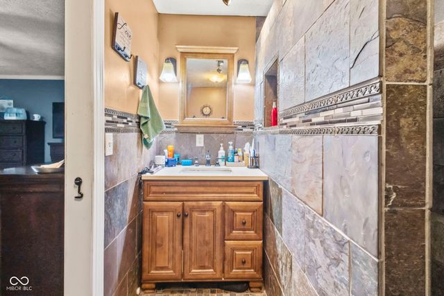 1446 W State Highway 46, Spencer, IN 47460