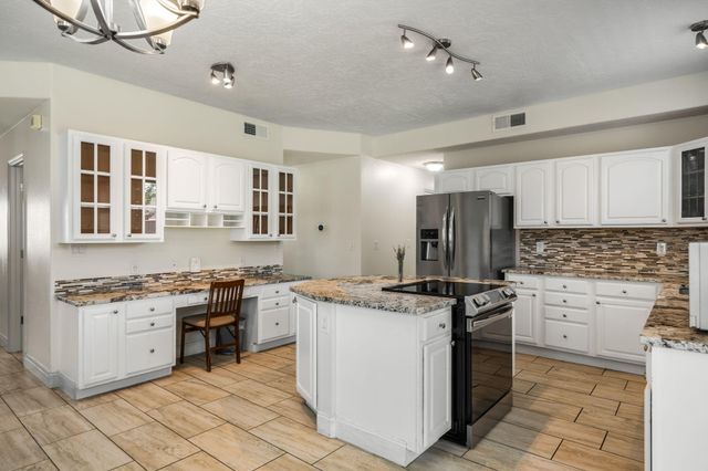 8600 Hampton Avenue NE, Albuquerque, NM 87122