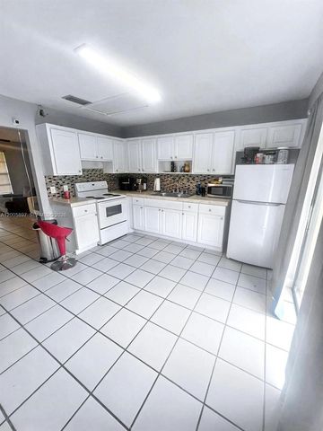 4259 Royal Banyan Way B, Lake Worth, FL 33461