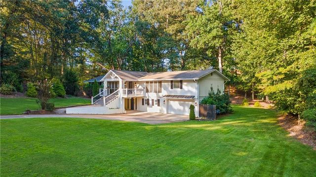 530 E Lake Drive, Gainesville, GA 30506