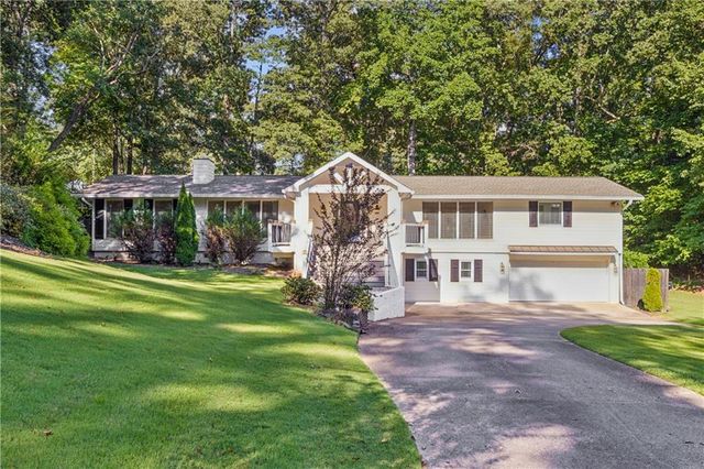 530 E Lake Drive, Gainesville, GA 30506