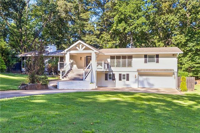 530 E Lake Drive, Gainesville, GA 30506
