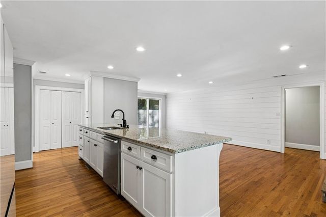 530 E Lake Drive, Gainesville, GA 30506