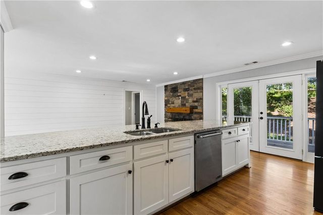 530 E Lake Drive, Gainesville, GA 30506