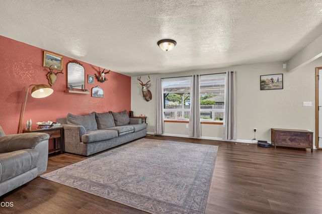 1401 Andrew Drive, Medford, OR 97501