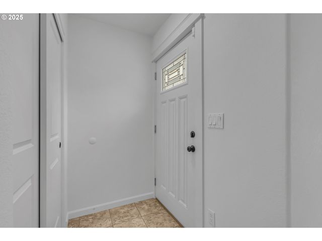 14406 E BURNSIDE St, Portland, OR 97233