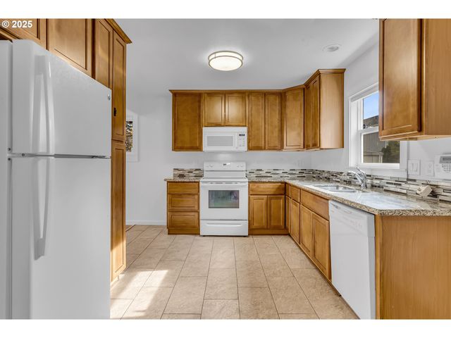 14406 E BURNSIDE St, Portland, OR 97233