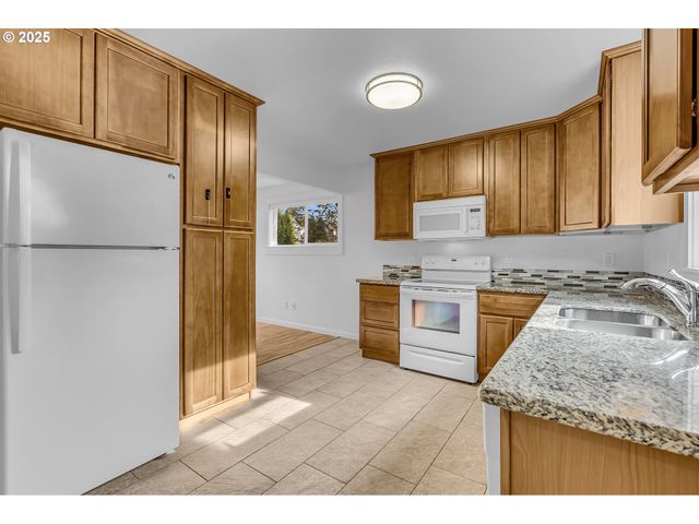 14406 E BURNSIDE St, Portland, OR 97233