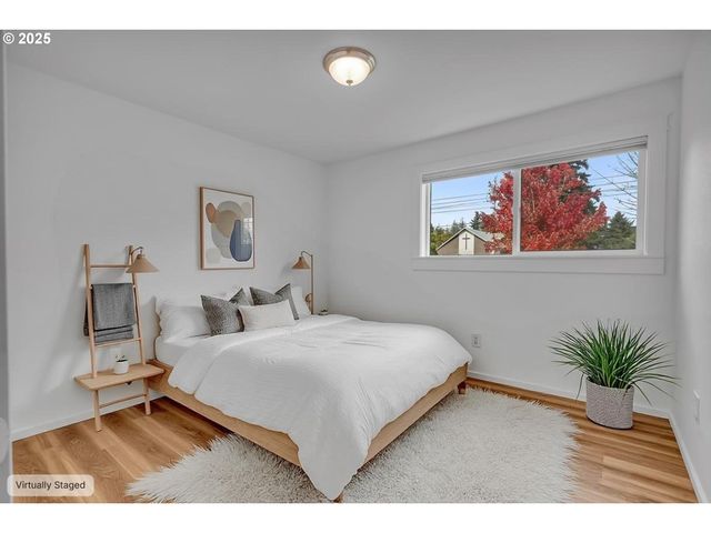 14406 E BURNSIDE St, Portland, OR 97233