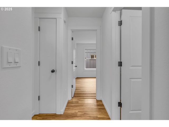 14406 E BURNSIDE St, Portland, OR 97233