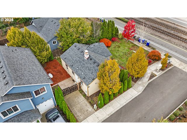 14406 E BURNSIDE St, Portland, OR 97233