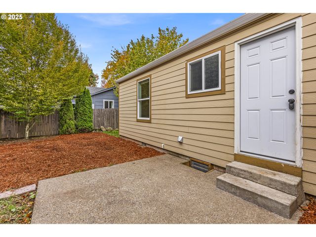 14406 E BURNSIDE St, Portland, OR 97233