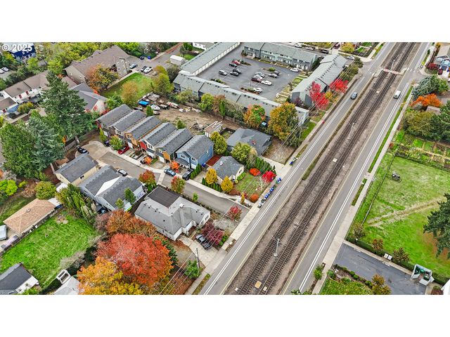 14406 E BURNSIDE St, Portland, OR 97233