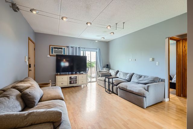 953 N Rohlwing Road 201A, Addison, IL 60101