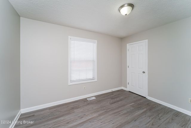 6905 Wood Rd, Louisville, KY 40258