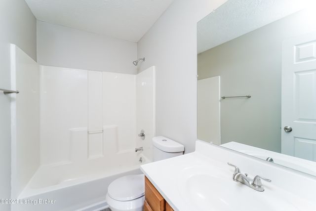 6905 Wood Rd, Louisville, KY 40258