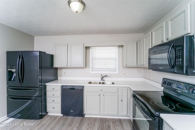 6905 Wood Rd, Louisville, KY 40258