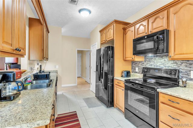 225 Twin Oaks Lane, Wetumpka, AL 36093