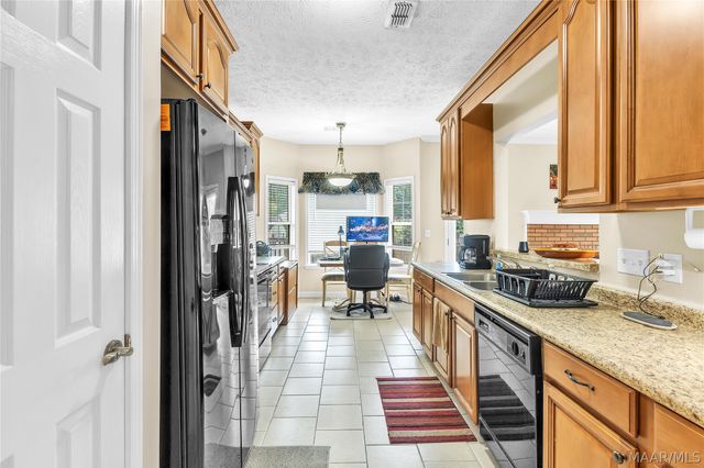 225 Twin Oaks Lane, Wetumpka, AL 36093