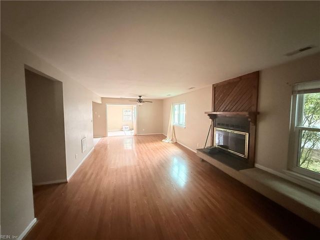 1136 Lord Dunmore DR, Virginia Beach, VA 23464