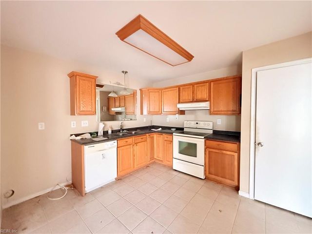 1136 Lord Dunmore DR, Virginia Beach, VA 23464