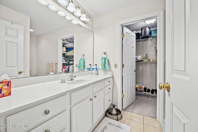 10732 S Lakes Drive, Perrysburg, OH 43551