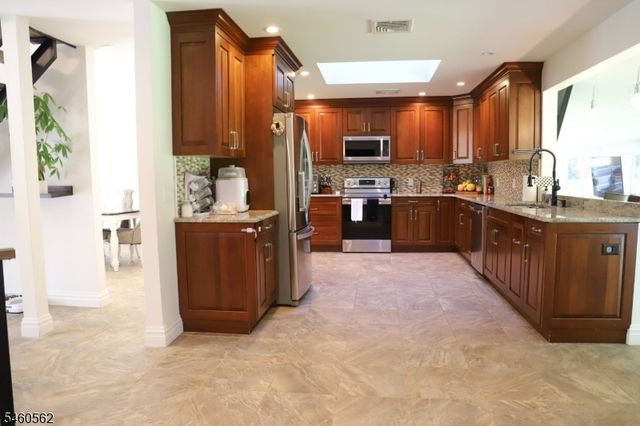 3 Openaki Rd, Randolph Twp., NJ 07869