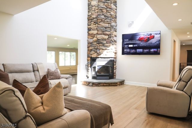 3 Openaki Rd, Randolph Twp., NJ 07869