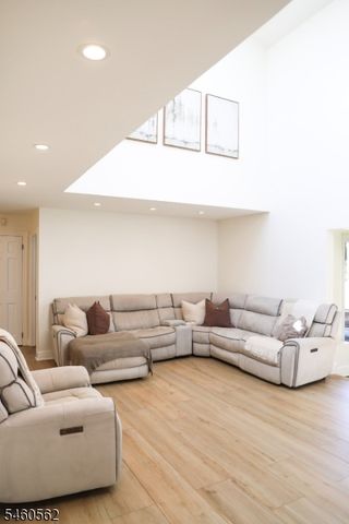3 Openaki Rd, Randolph Twp., NJ 07869