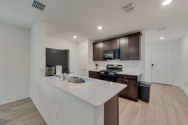 424 Frio Pass Trl, Haslet, TX 76052