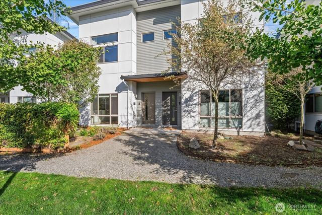 4270 S Greenbelt Station Drive, Seattle, WA 98118