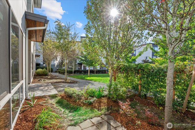 4270 S Greenbelt Station Drive, Seattle, WA 98118