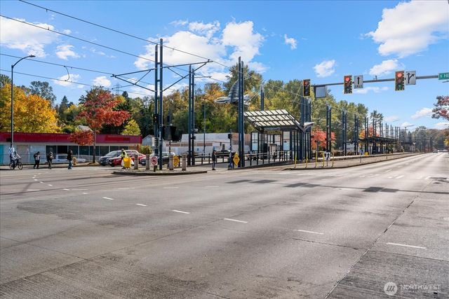 4270 S Greenbelt Station Drive, Seattle, WA 98118