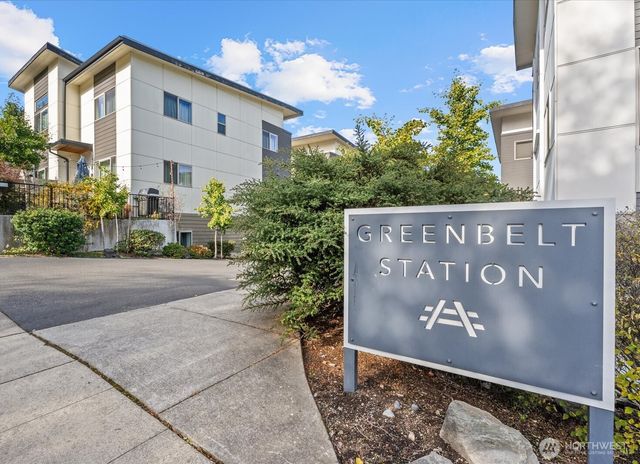 4270 S Greenbelt Station Drive, Seattle, WA 98118