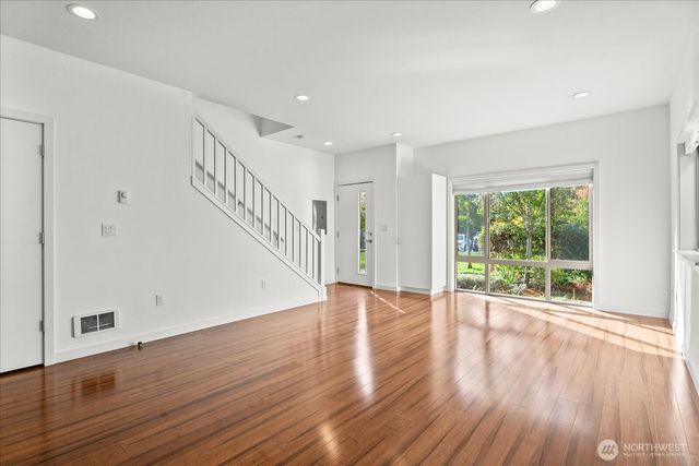 4270 S Greenbelt Station Drive, Seattle, WA 98118