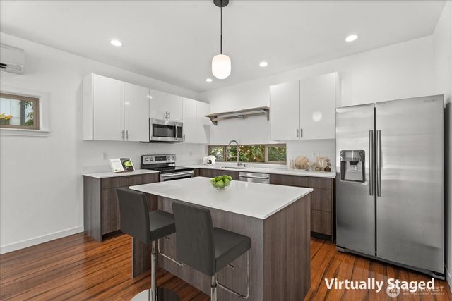 4270 S Greenbelt Station Drive, Seattle, WA 98118