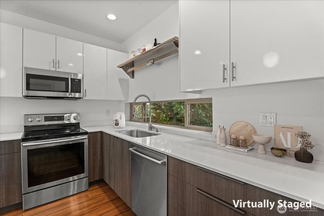 4270 S Greenbelt Station Drive, Seattle, WA 98118