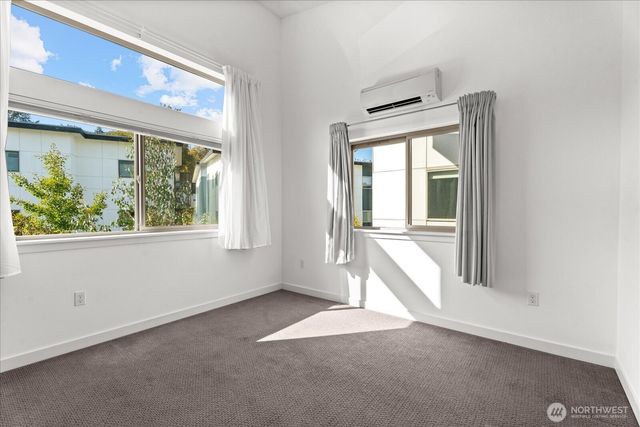 4270 S Greenbelt Station Drive, Seattle, WA 98118