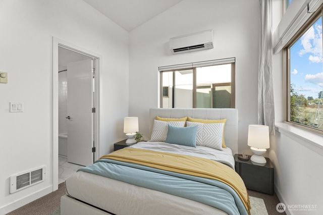 4270 S Greenbelt Station Drive, Seattle, WA 98118