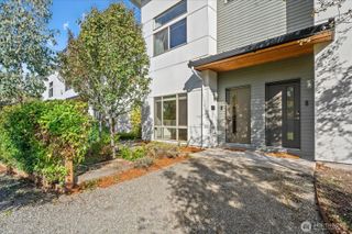 4270 S Greenbelt Station Drive, Seattle, WA 98118