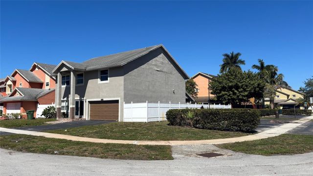 9711 SW 13th Street, Pembroke Pines, FL 33025