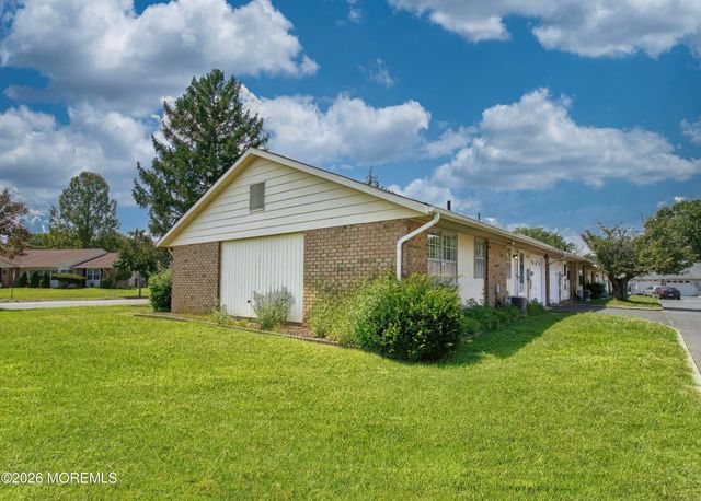32D Yorkshire Court D, Manchester, NJ 08759