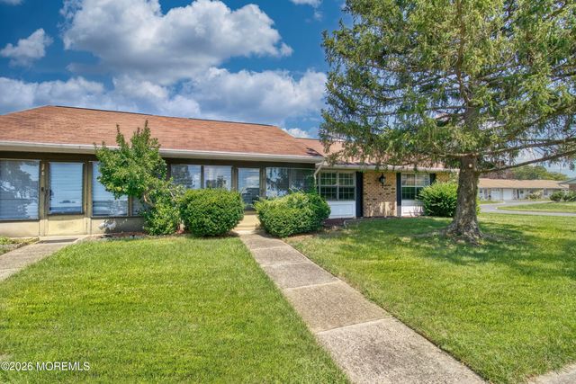 32D Yorkshire Court D, Manchester, NJ 08759