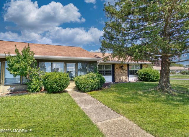 32D Yorkshire Court D, Manchester, NJ 08759