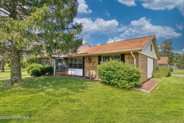 32D Yorkshire Court D, Manchester, NJ 08759