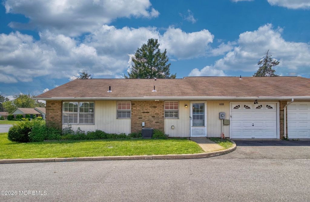 32D Yorkshire Court D, Manchester, NJ 08759